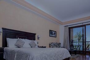 La Posada Hotel & Beach Club