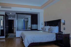 La Posada Hotel & Beach Club