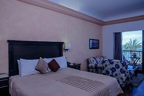 La Posada Hotel & Beach Club