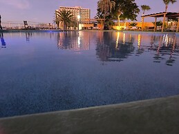 La Posada Hotel & Beach Club