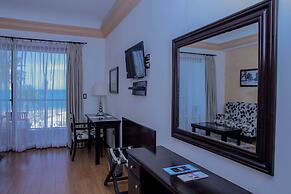 La Posada Hotel & Beach Club