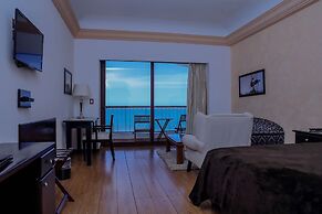 La Posada Hotel & Beach Club