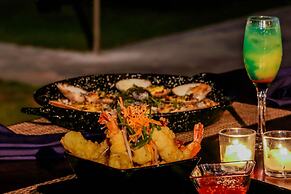 La Posada Hotel & Beach Club