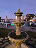 La Posada Hotel & Beach Club