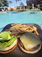 La Posada Hotel & Beach Club