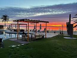 La Posada Hotel & Beach Club