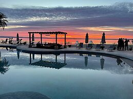 La Posada Hotel & Beach Club