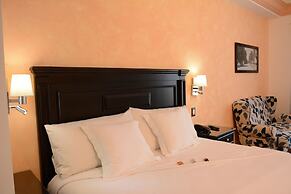 La Posada Hotel & Beach Club