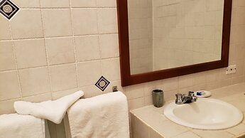 Sunrise Club Hotel Restaurant & Bar