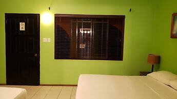 Sunrise Club Hotel Restaurant & Bar