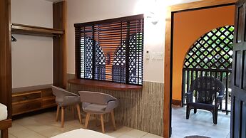 Sunrise Club Hotel Restaurant & Bar