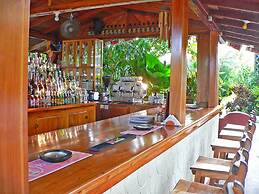 Sunrise Club Hotel Restaurant & Bar