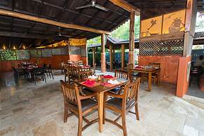 Sunrise Club Hotel Restaurant & Bar