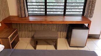 Sunrise Club Hotel Restaurant & Bar