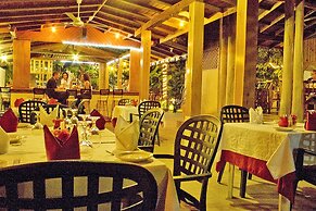 Sunrise Club Hotel Restaurant & Bar