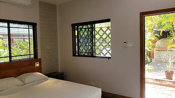 Sunrise Club Hotel Restaurant & Bar