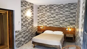 Sunrise Club Hotel Restaurant & Bar