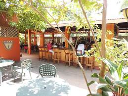 Sunrise Club Hotel Restaurant & Bar