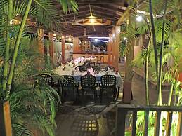 Sunrise Club Hotel Restaurant & Bar