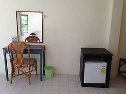 Good Days Lanta Beach Resort