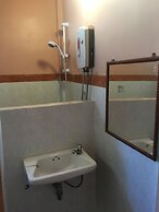 Good Days Lanta Beach Resort