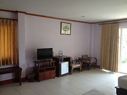 Good Days Lanta Beach Resort