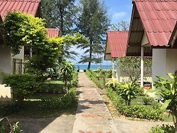 Good Days Lanta Beach Resort