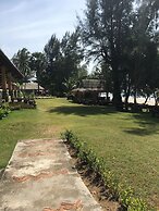 Good Days Lanta Beach Resort