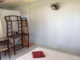 Good Days Lanta Beach Resort