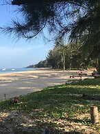 Good Days Lanta Beach Resort