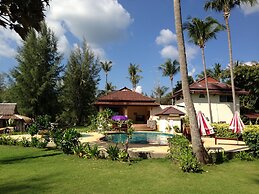 Good Days Lanta Beach Resort