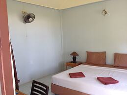 Good Days Lanta Beach Resort