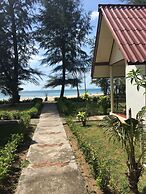 Good Days Lanta Beach Resort