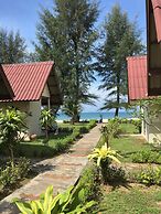 Good Days Lanta Beach Resort