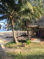 Good Days Lanta Beach Resort