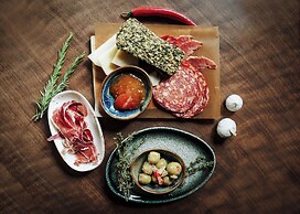 Vann Spa Hotel and Conference