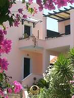 Irides Luxury Studios & Apartments