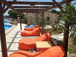 Irides Luxury Studios & Apartments