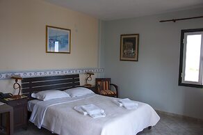 Irides Luxury Studios & Apartments