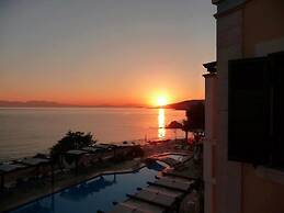 Irides Luxury Studios & Apartments