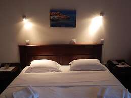 Irides Luxury Studios & Apartments