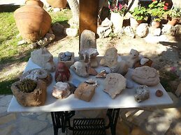 Irides Luxury Studios & Apartments