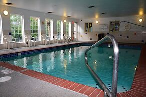 FairBridge Inn & Suites Dupont