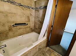 Sandcastle Beachfront Motel