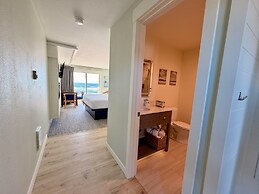 The Sandcastle Beachfront Hotel
