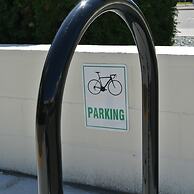 Econo Lodge Inn & Suites