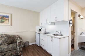 Econo Lodge Inn & Suites