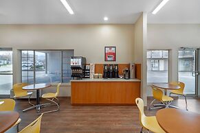 Econo Lodge Inn & Suites