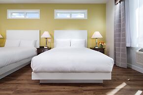 Econo Lodge Inn & Suites