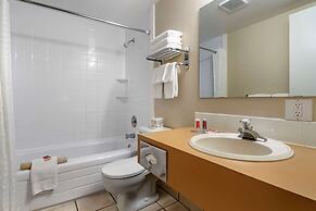 Econo Lodge Inn & Suites